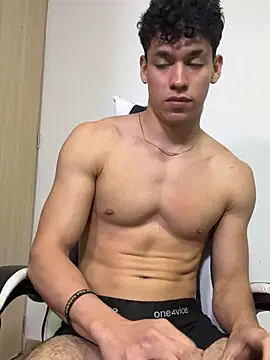 Luke_Muscle – Naživo XXX chat
