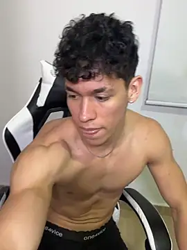 Luke_Muscle élő XXX-chatje