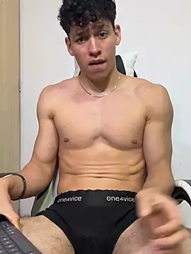Luke_Muscle Adlı Modelin Canlı XXX Sohbeti