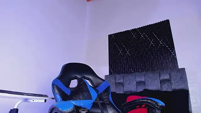 XXX chat uživo modela ThiagoSexy005