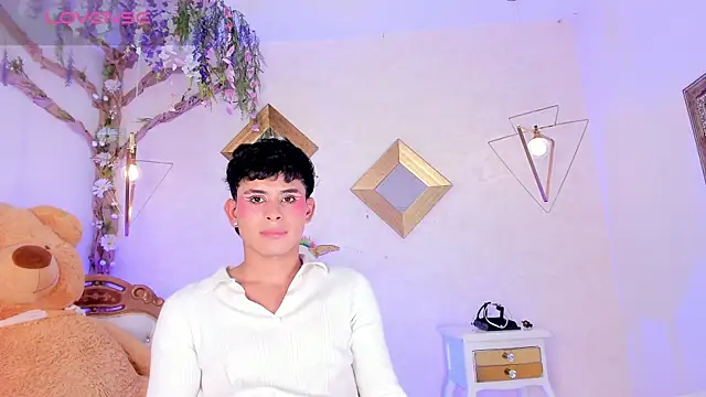 Živý XXX chat HungLatinoFemboy