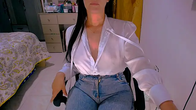 BitterMomXxx লাইভ XXX চ্যাট