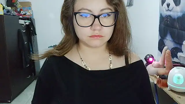 curly_greeneyed's Live XXX Chat