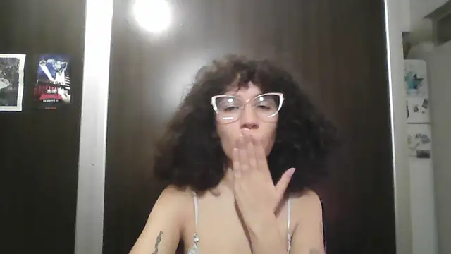 צ'אט XXX בשידור חי של loliporomero