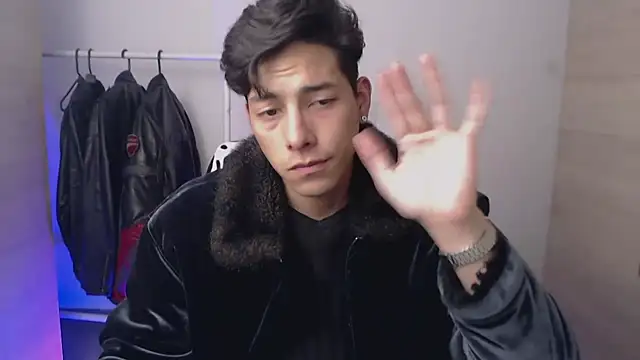 XXX chat uživo modela chomelo6