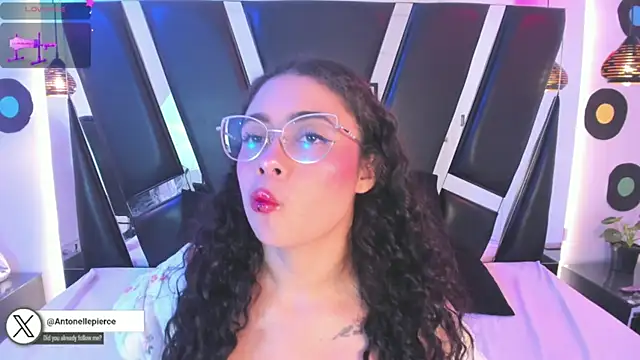 Chat +18 de antonelllepiercee ao vivo