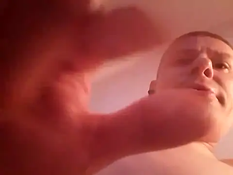 Show modela OioiJajaTJStrongKutasen na web-kameri