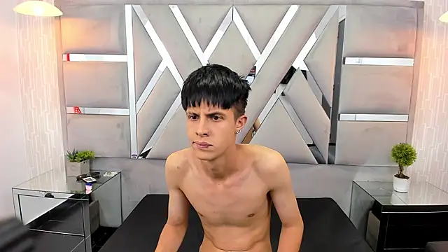 MikeHunteer élő XXX-chatje