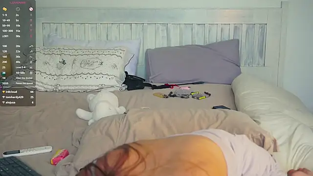 Chatroom XXX en direct de HelenHiss