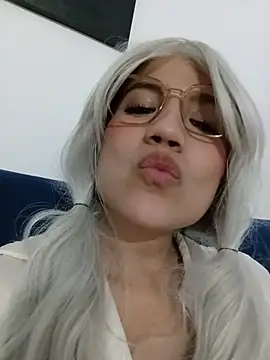 LiaBellini live XXX chat