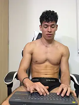 Luke_Muscle: онлайн-секс-чат
