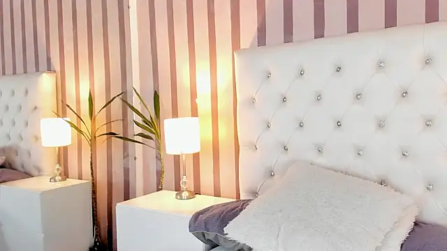 Mia-Stones' Live XXX Chat
