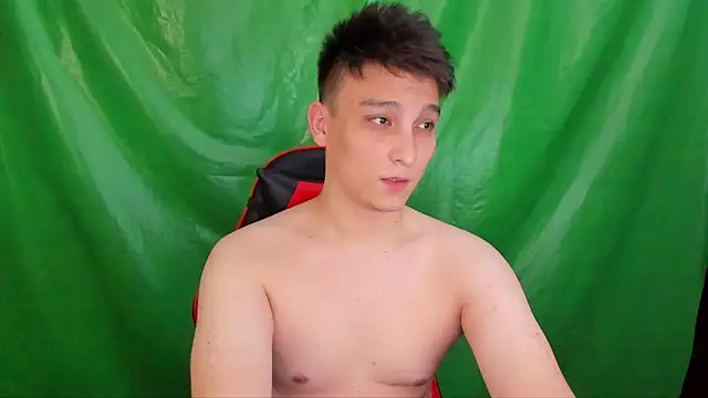 Justin_time111 élő XXX-chatje