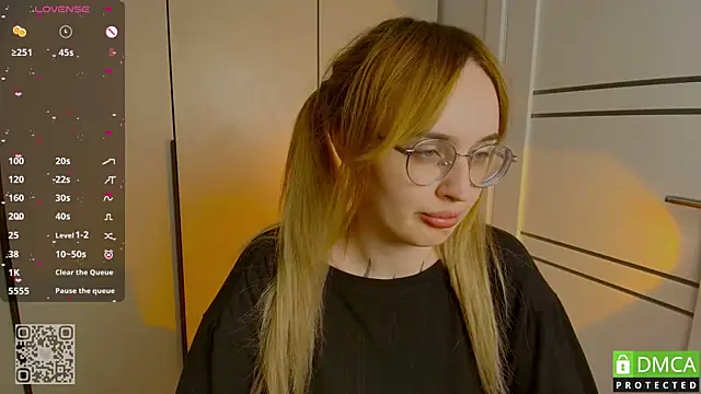 AdeLuna's Live XXX Chat