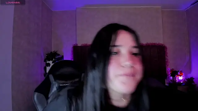 Julieth_Caandy élő XXX-chatje