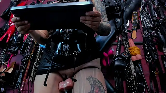 sadistic_aradia's Live XXX Chat