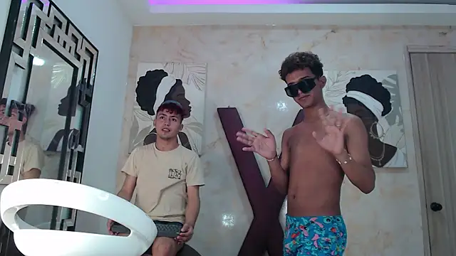 Chat XXX en directo de VERY_HOT_GUYS