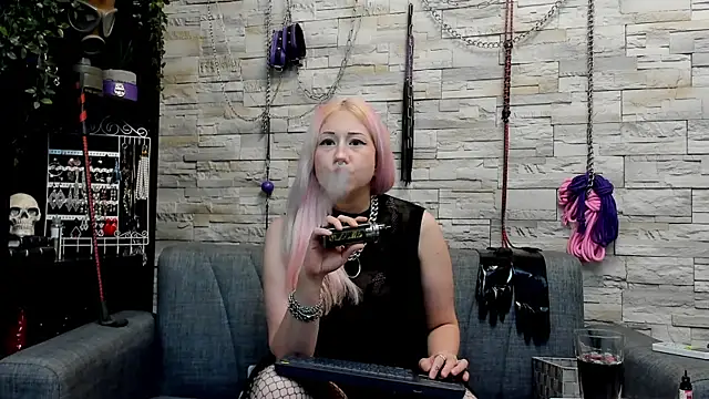 Chatroom XXX en direct de Miss_Kaz