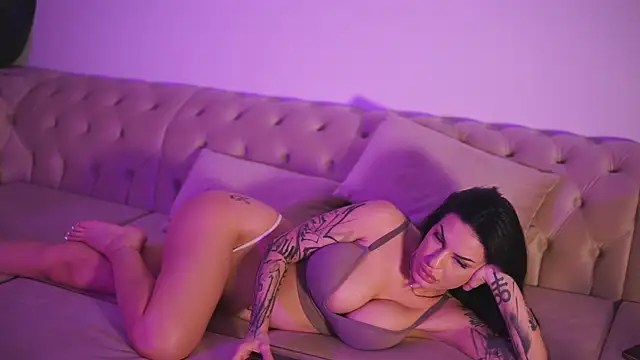 XXX chat uživo modela GiaInked