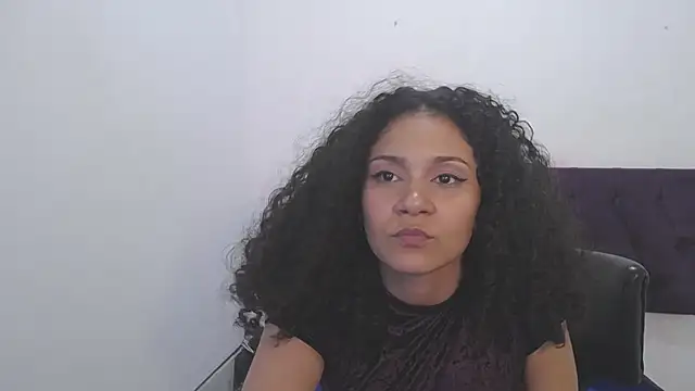 Živý XXX chat Little18Doll