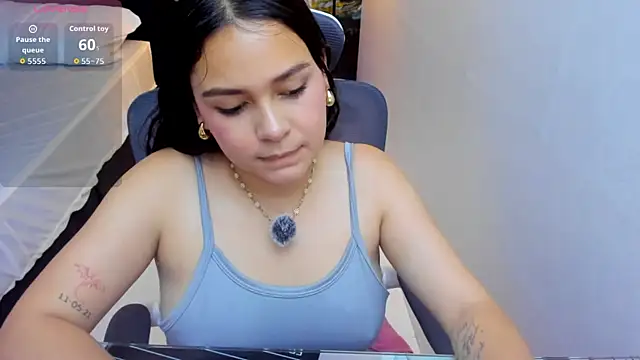 Živý XXX chat Littlee_Noemi