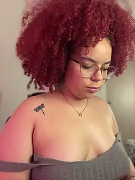 دردشة Leyah__ الجنسية المباشرة