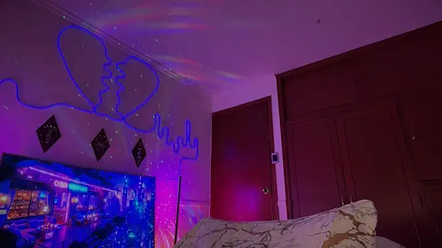 RoughDiamond_ élő XXX-chatje