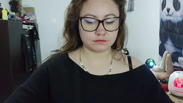 curly_greeneyed's Live XXX Chat