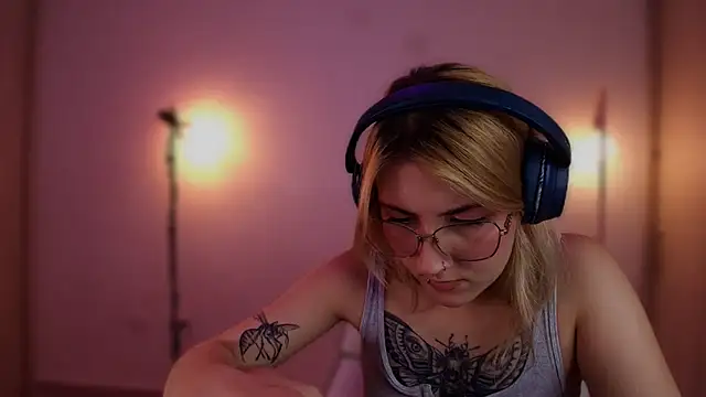 Dakotaa_n Live XXX chat