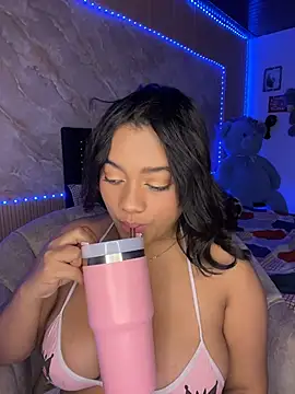 Saraa_M Chat XXX in diretta