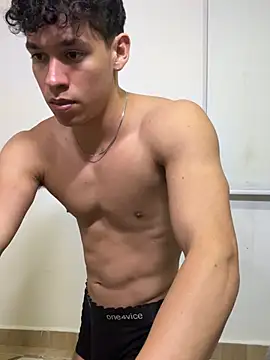 Luke_Muscle 即時 XXX 聊天