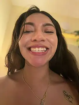 CocoaGigiMuse's Live XXX Chat