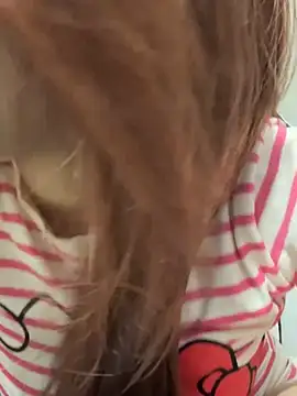 XXX chat uživo modela LylyPink68