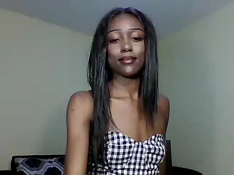 HotSkinnyLady Chat XXX live
