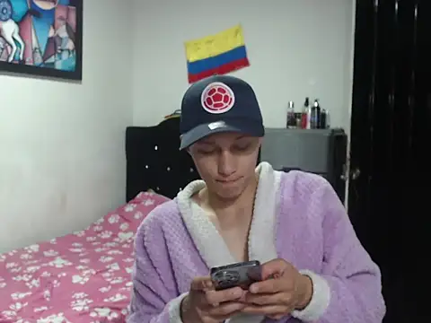 Stiiveen777 XXX чат на живо