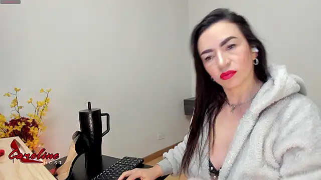 Chat +18 de caroline_host ao vivo