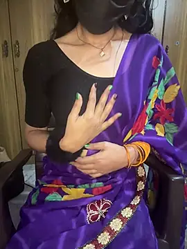 kiaraqueen7 Adlı Modelin Canlı XXX Sohbeti
