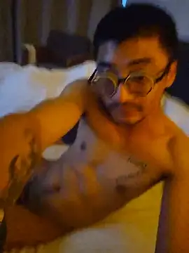 Lokomo32n Live XXX chat