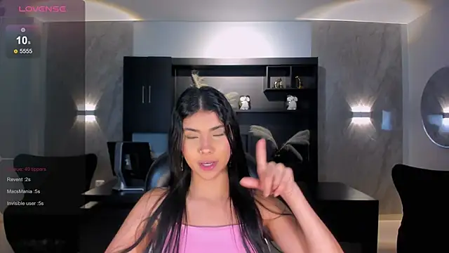 צ'אט XXX בשידור חי של MiaLaurence