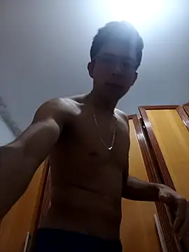 Tchutom 现场XXX聊天
