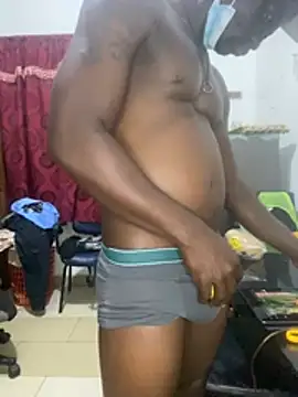 Pornhouse420 Adlı Modelin Canlı XXX Sohbeti