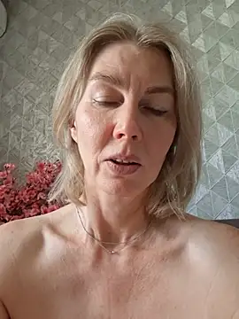 stellahere8 live XXX chat