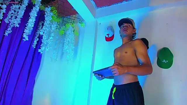 Show modela black_sexy23cm na web-kameri