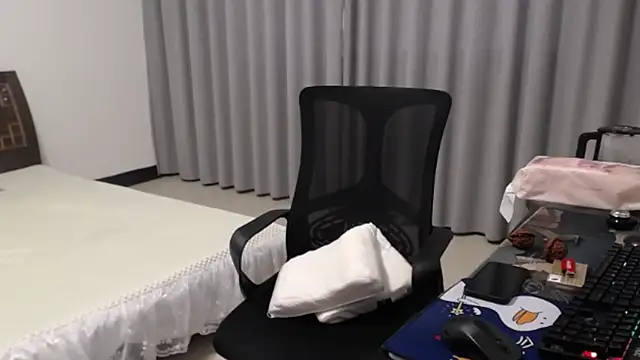zhang1118 Live XXX-chat