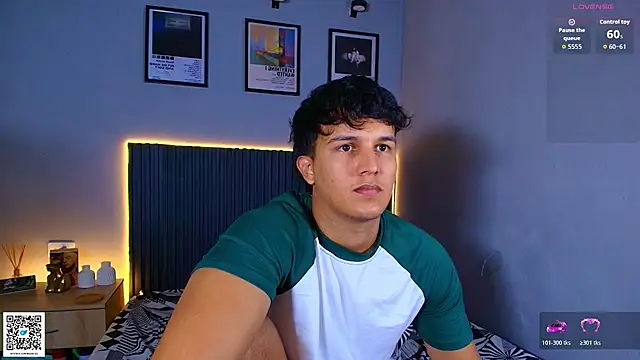 Leo_Savage_ live XXX chat