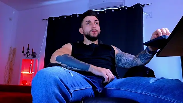 MightyAaron66 Adlı Modelin Canlı XXX Sohbeti
