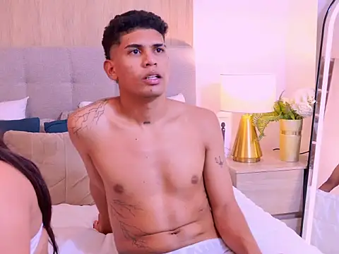 RoseAndDominic Adlı Modelin Canlı XXX Sohbeti