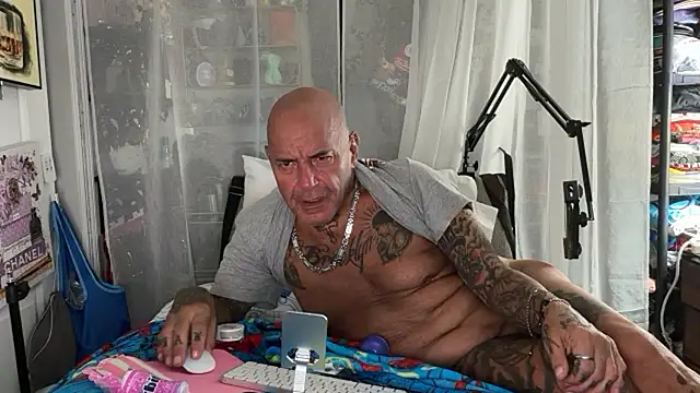 lovetatts64's Live XXX Chat