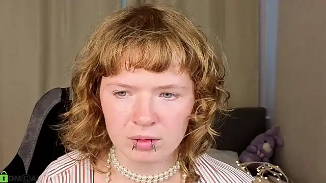 Онлайн чат XXX VioletDesiree