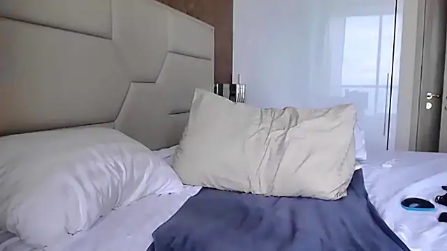 sex2 Adlı Modelin Canlı XXX Sohbeti